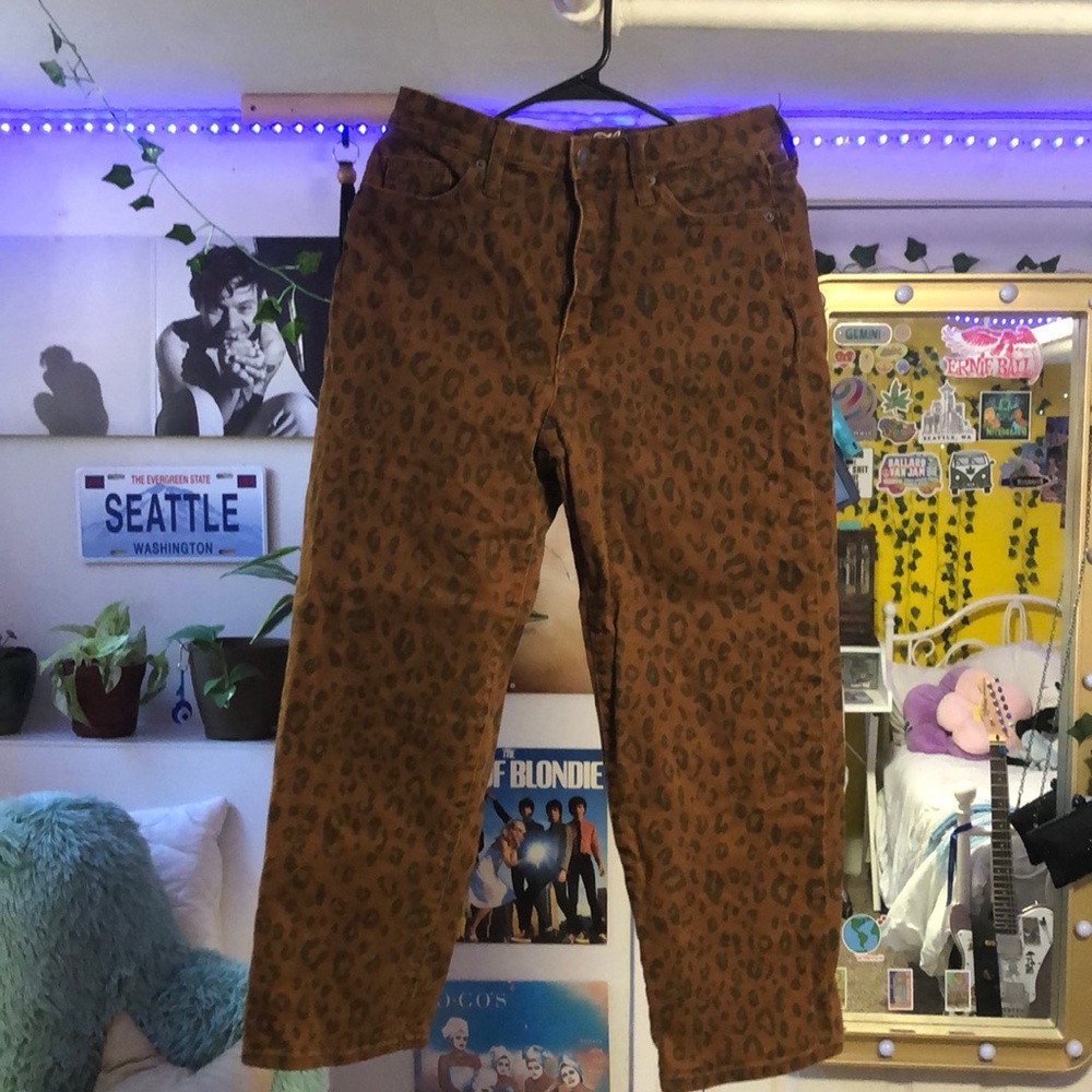 Universal thread size medium leopard print jeans